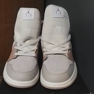 Women Size 9 Air Jordan 1